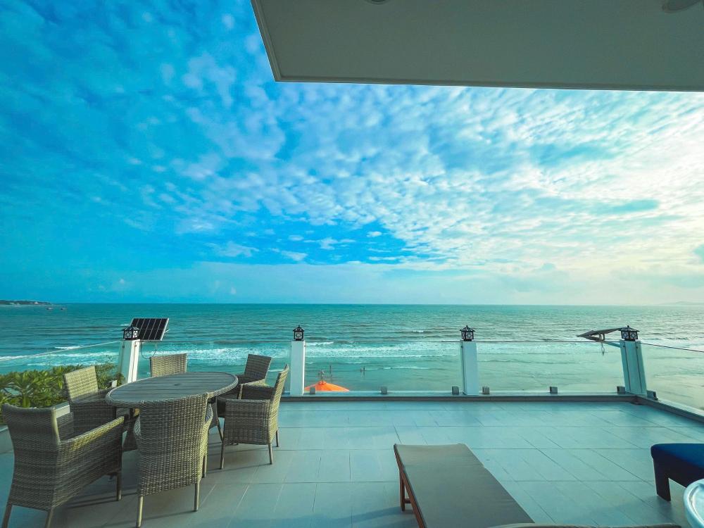 Beach Front Villa - 4 Bedrooms