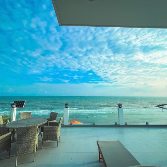 Beach Front Villa - 4 Bedrooms