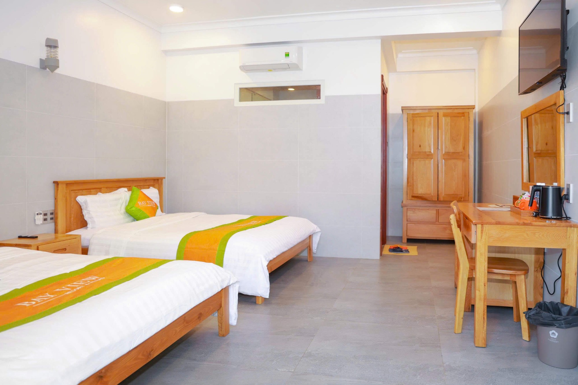 Superior Twin Room - Partial Seaview